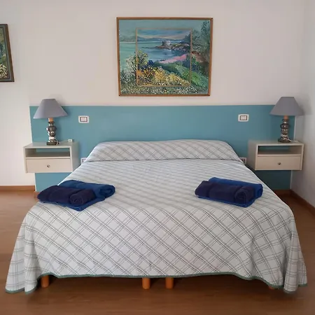 Teodora אלגהרו